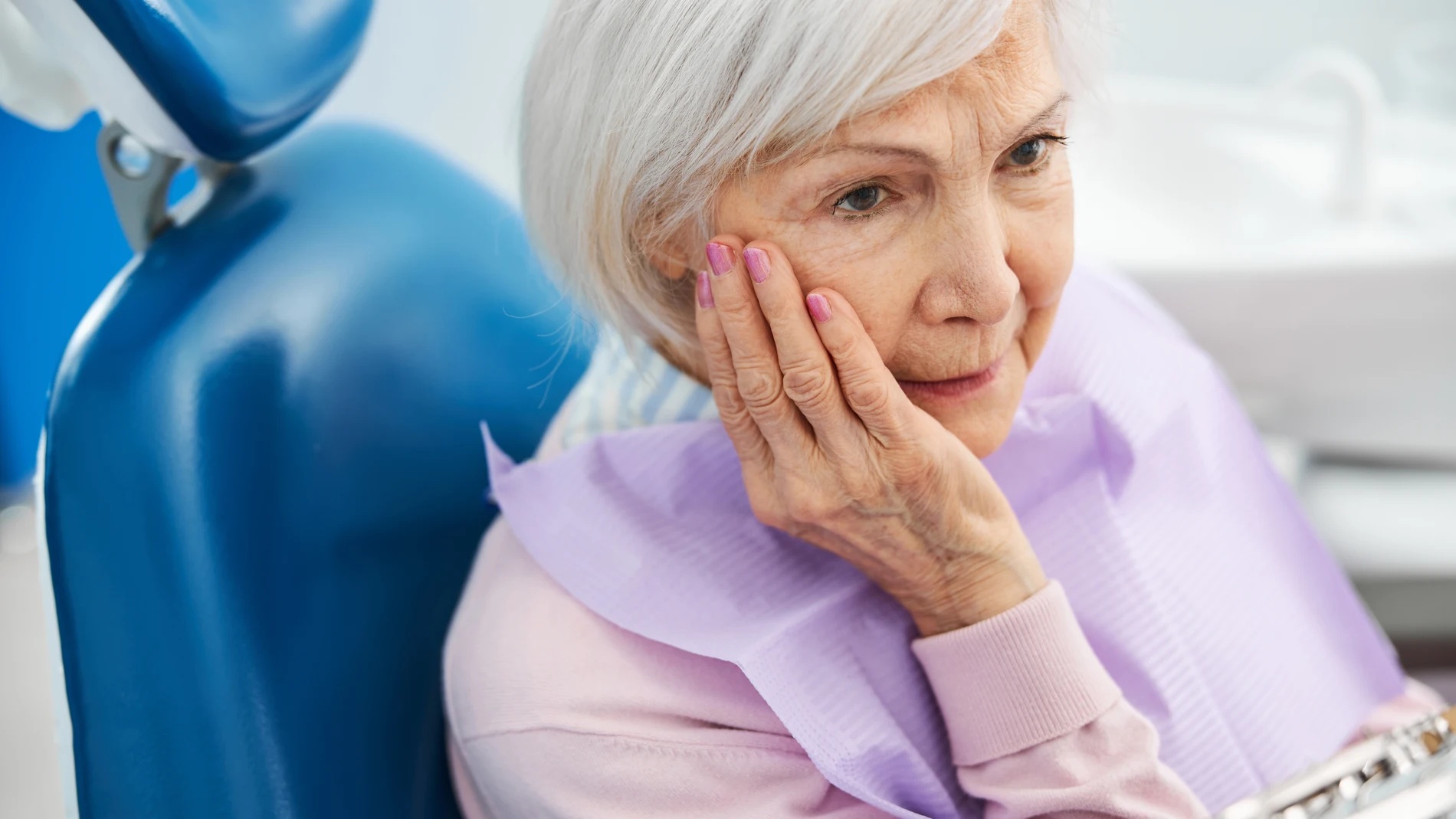 Com afecta la menopausa a les genives